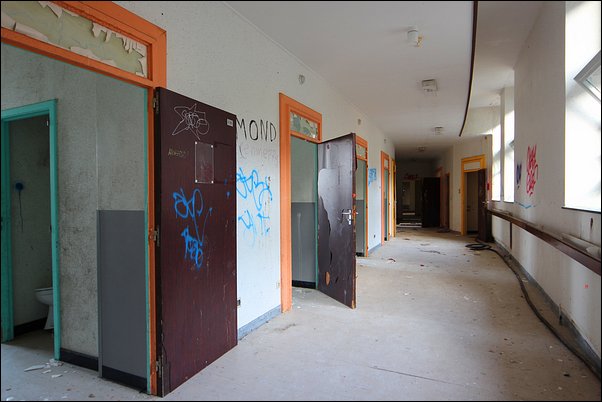 Couloir ravagé en urbex