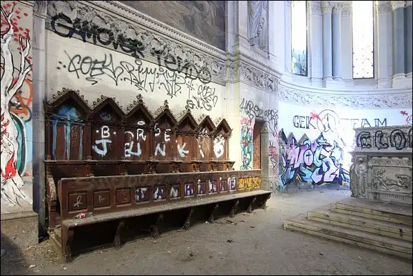 Les stalles, taguées