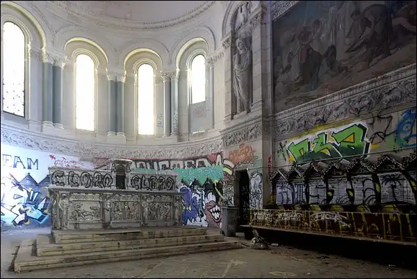 Les stalles massacrées par du patrimoine