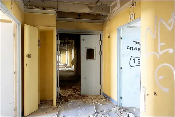 Couloir sur les chambres