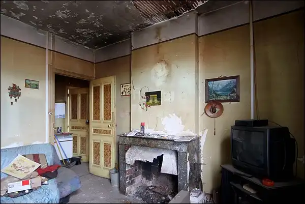 Le salon en état d'abandon