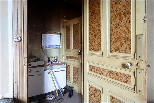 La pièce à l'entrée