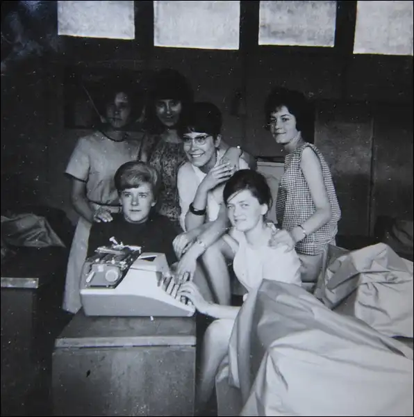 Une photo ancienne de Jeanine étudiante