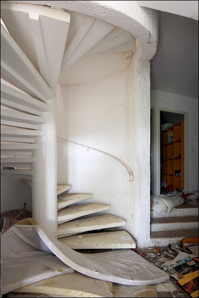 Cage d'escalier vers les chambres