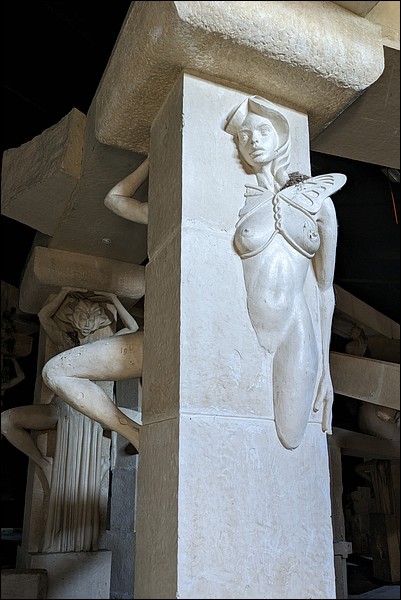 Une cariatide érotique